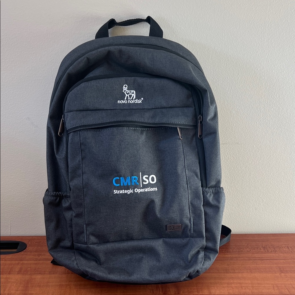Leed's Case Logic Gray 18" Backpack - Picture 2 of 8